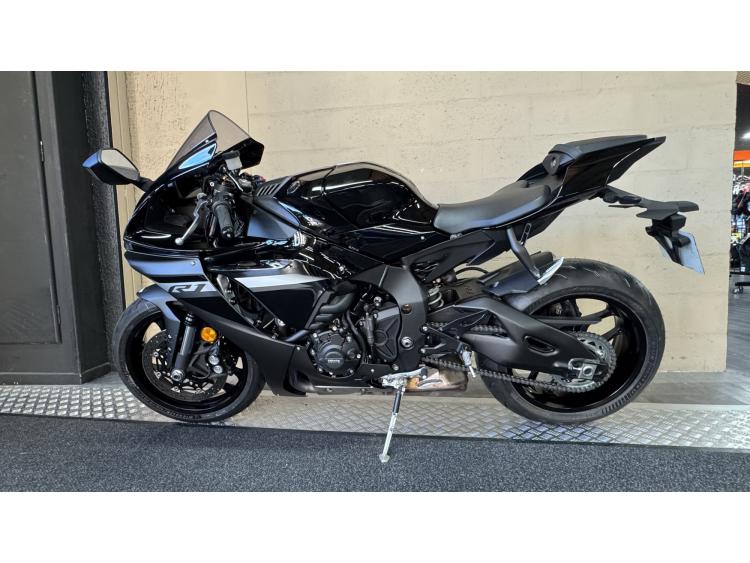 YAMAHA YZF 1000 R1