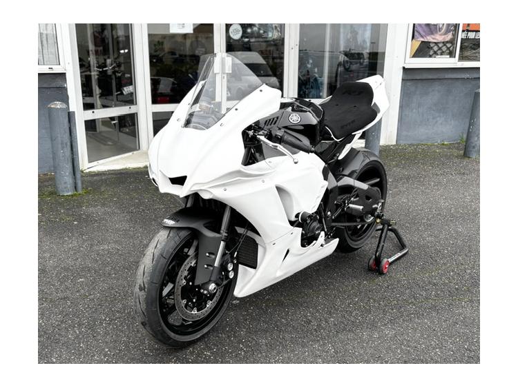 YAMAHA YZF 1000 R1 2024