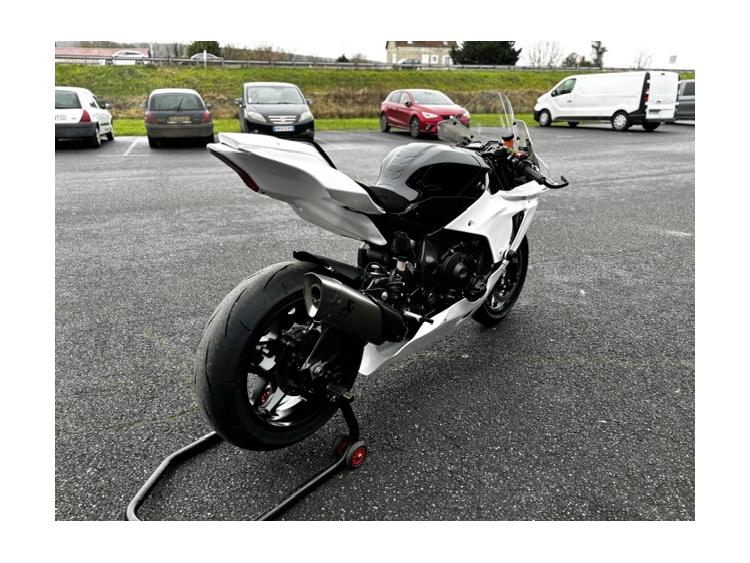 YAMAHA YZF 1000 R1 2024