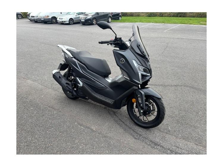VOGE SR1 125